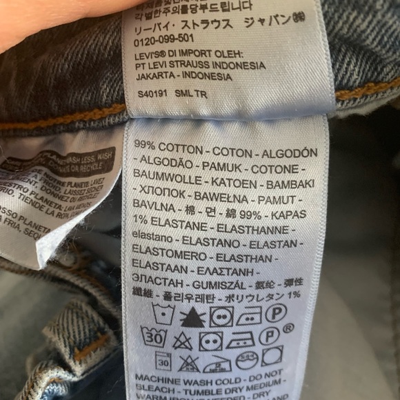 Levi’s Ribcage Shorts - Picture 5 of 6